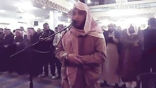 يعجز اللسان عن وصف التلاوة و الصوت