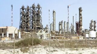 Байден ЗАДНЮЮ ВКЛЮЧИЛ! США поднимают ЦЕНОВОЙ ПОТОЛОК на российскую нефть