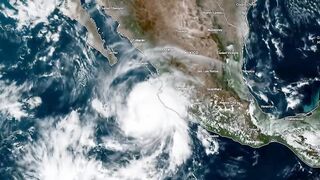 Як виглядає ураган "Рослін" з космосу