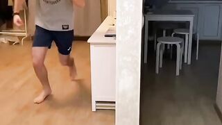 Месть кота за то, что его оставили без еды