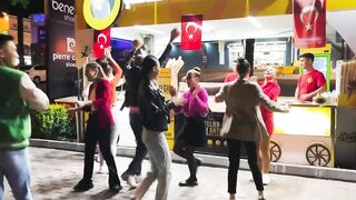 cılgın Dondurmacı  Ortalık Yıkılıyor Senkronıze Grup Dansı