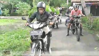 motogp 2020_saling adu kecepatan di sirkuit pedesaan. parodi