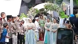 Si lengser di hajatan ????