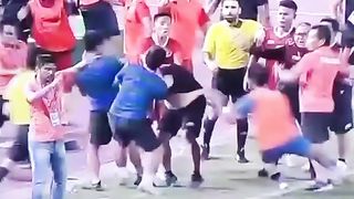 Detik"manezmen timnas terkena baku hantam  hantam