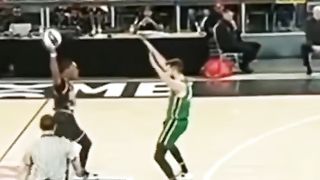 Wasitnya bingung _ the referee was confused