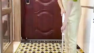A woman clean full house
