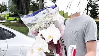 Very romantic way propose the boy
