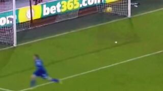 Jamie Vardy Vs corner flag