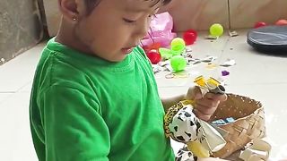 Yumna, playing colorful balloons is fun