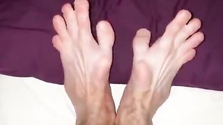 feets like a hands