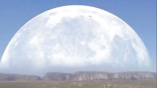 Ketika Bulan dekat dengan bumi