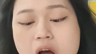 Что это значит с ее глазами ????????.