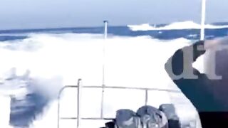Türk Sahil Güvenlik botu, Yunan Sahil Güvenlik botunu uluslararası sulara kadar kovaladı..