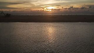 Sunset di belakang awan