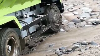the struggle of the Hino 500 RC truck loaded with sand