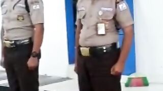 Kejadian lucu security latihan baris berbaris