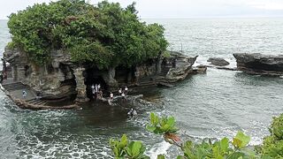 Ade Laskar ke Tanah Lot Bikin malu