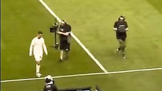 شاهد رونالدو كيف يرد على جماهير الهلال بعد ترددهم اسم ميسي ????????