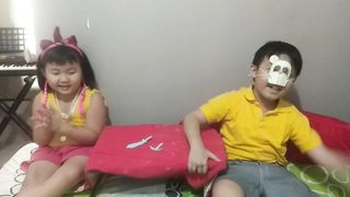 Vivi & Niko playing minecraft