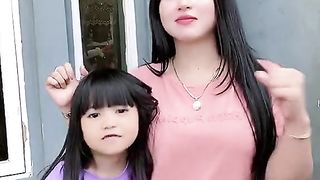Bunda sama anaknya sama2 ngegemesin