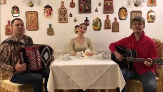 Занавесочки. Песня под гармошку и гитару из к -ф -Сваты. Поёт группа -Веселуха. mp4