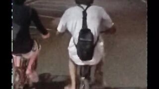 Keliling kota dengan bersepeda