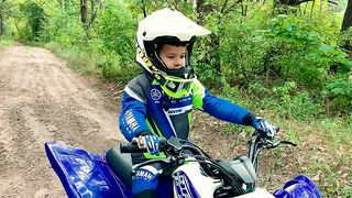 anak dan bapak naik motor roda 3