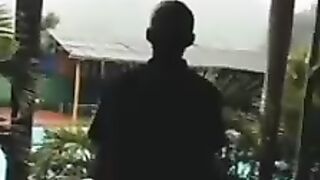 Suasana di dekat kolam berenang