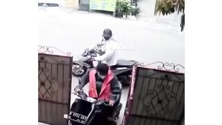 des voleurs sont allés voler une moto et ont finis par perdre leur moto