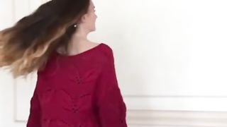 Свитер с листьями