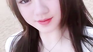 Viral Cewek Bohay main kepantai