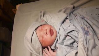 Tangisan melengking baby