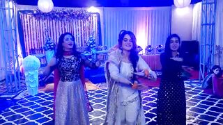 minal khan dance 1