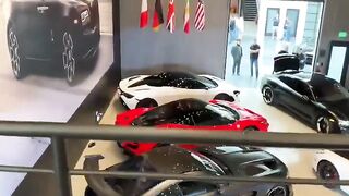 Unreal Supercar Garage!