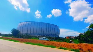 Sisi luar stadion jis