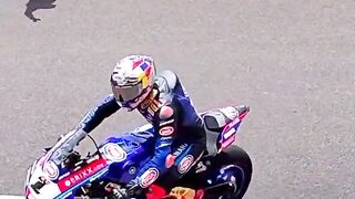 Aksi nyentrik toprak di mandalika Woww banget