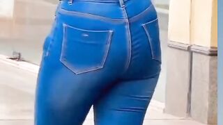 BLUE JEN KE KHOSI.