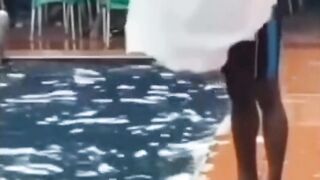 hold your laugh, funny video, want to swim, the latest version