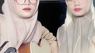 Bareng sama mamah????