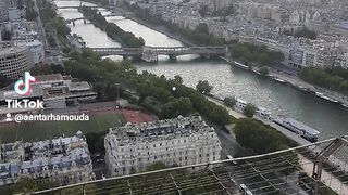 vue en haut la tour Eiffel