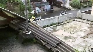 Duduk santai