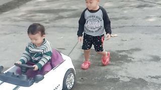 twins diferent of age