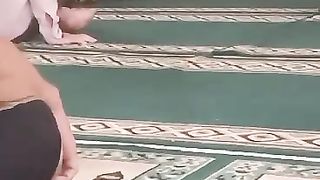 Truk Masuk Masjid