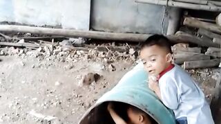 Bermain gelindingan didalam drum