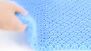 Egg sitter gel honey comb seat