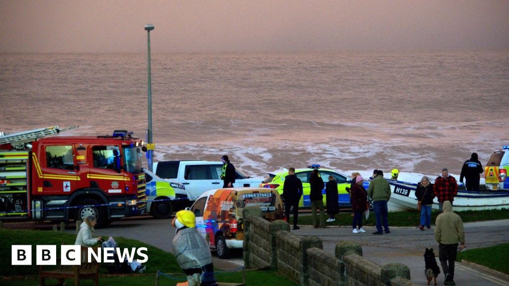 Major search at Withernsea after two pulled from sea, one dies — Ichef.bbci.co.uk