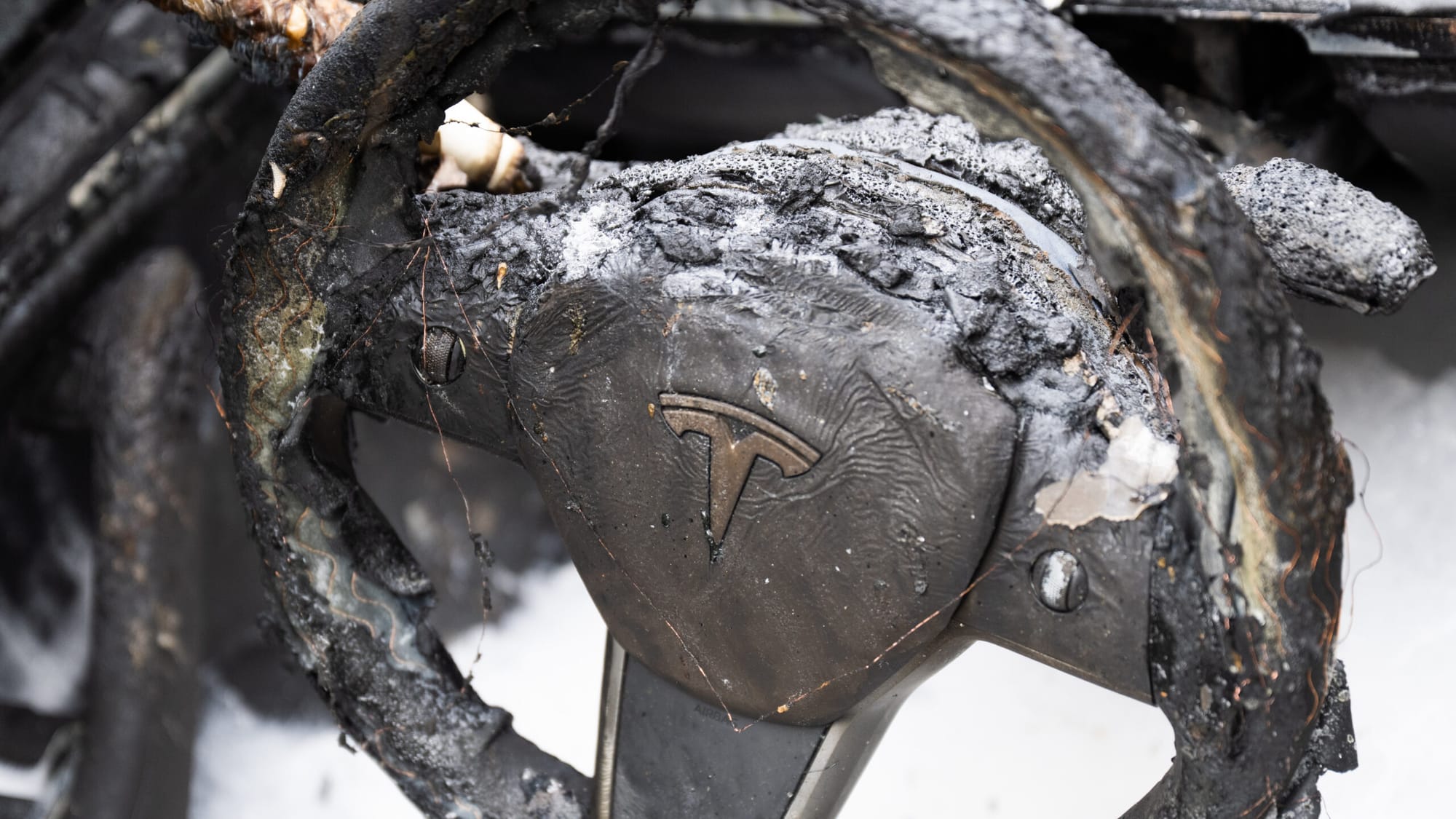 Tesla posts 8.6% sales decline in 2025, marking second straight annual drop — Cdn.arstechnica.net