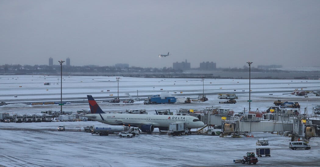 Airlines Cancel Hundreds of New York Flights Ahead of Forecasted Snow — Static01.nyt.com