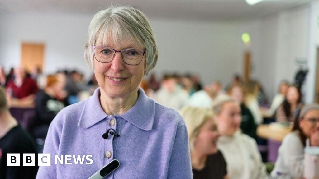 Stirling volunteer with Alzheimer's shares lived experience with nursing students — Ichef.bbci.co.uk