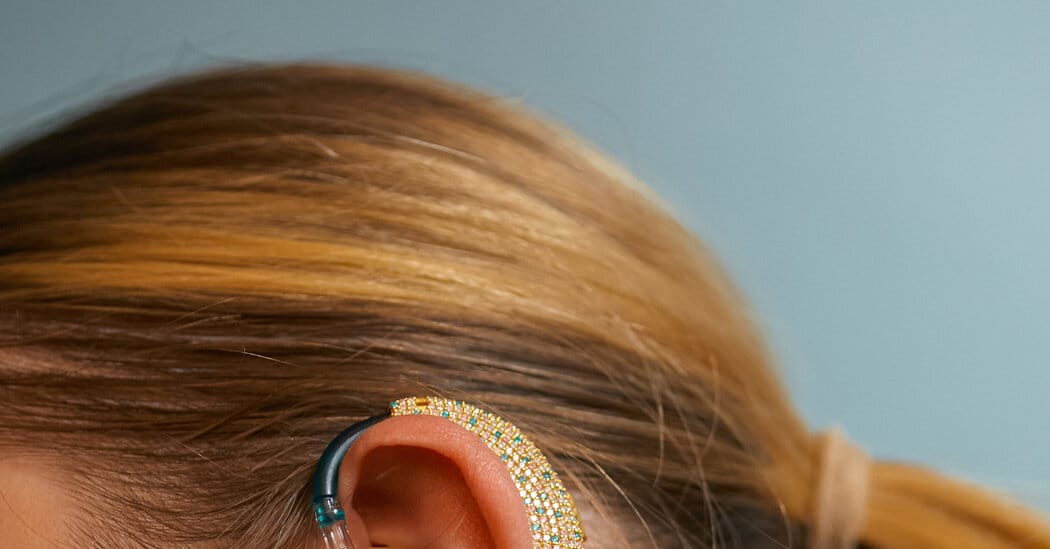 London designers launch Auzi to make bejeweled, made-to-order hearing-aid cases — Static01.nyt.com